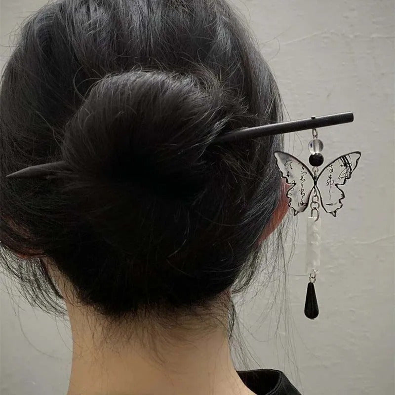 Set of 4 Vintage Butterfly Tassel Hairpins for Women And, Perfect As New Jewelry Gifts, Headdresses, And Hair Clips, Ideal for Chinese Hanfu Style Accessories.