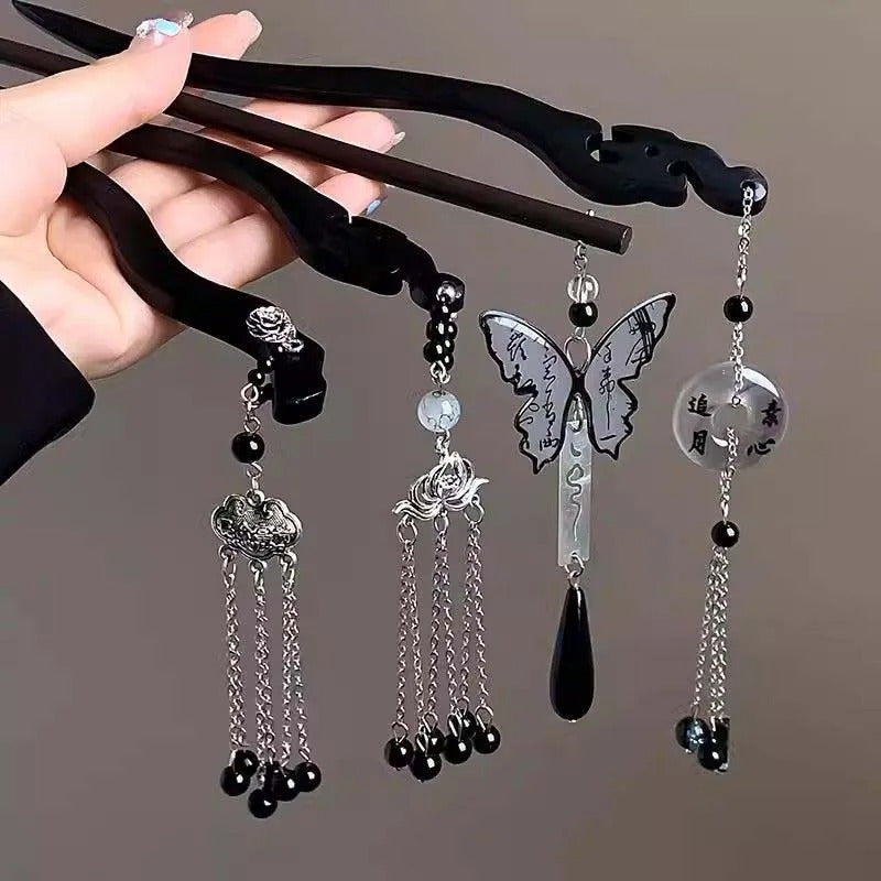 Set of 4 Vintage Butterfly Tassel Hairpins for Women And, Perfect As New Jewelry Gifts, Headdresses, And Hair Clips, Ideal for Chinese Hanfu Style Accessories.