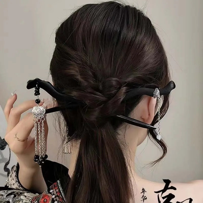Set of 4 Vintage Butterfly Tassel Hairpins for Women And, Perfect As New Jewelry Gifts, Headdresses, And Hair Clips, Ideal for Chinese Hanfu Style Accessories.