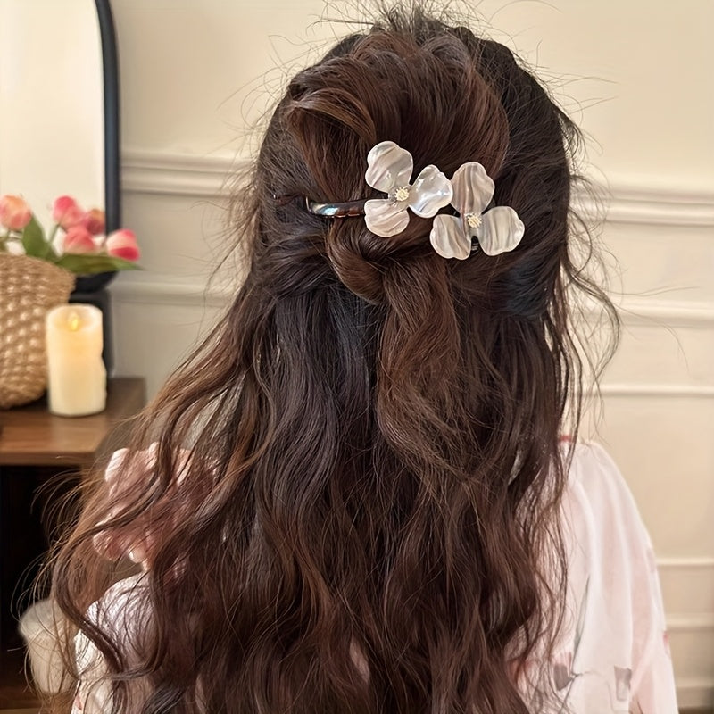 Set of 4 Elegant Flower Twist Clips, Made from Stylish Vinegar Material, Simple Hairpins for Women, Suitable for Updos at The Back of The Head, Perfect for Everyday And Casual Wear.